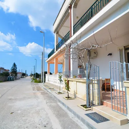 Casa Nzinu A 170 Mt Dal Mare Di * Torre Colimena
